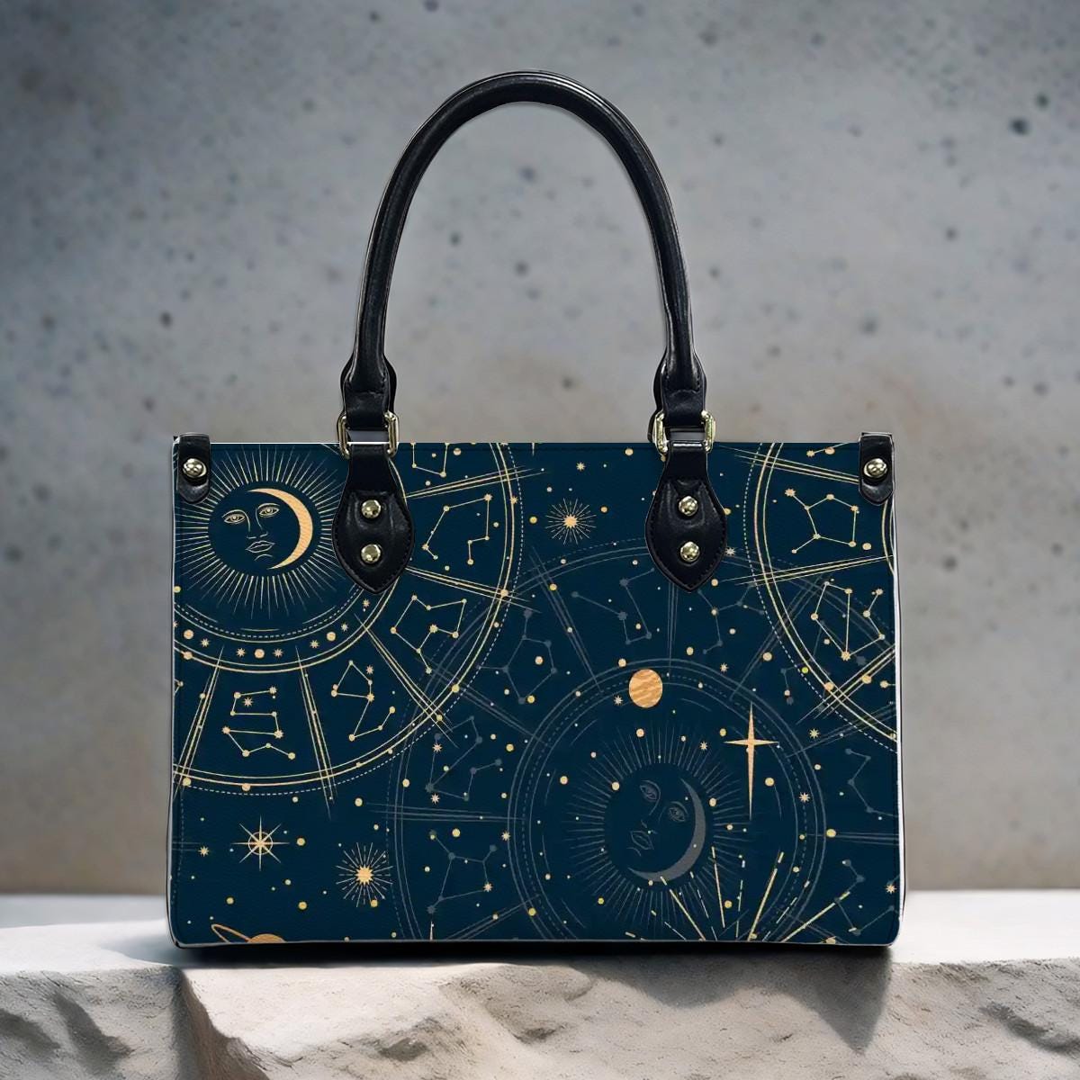 Dunkle Astrologie Himmlische Handtasche in 3 Größen - Blau Gelb Planeten Sterne Umhängetasche