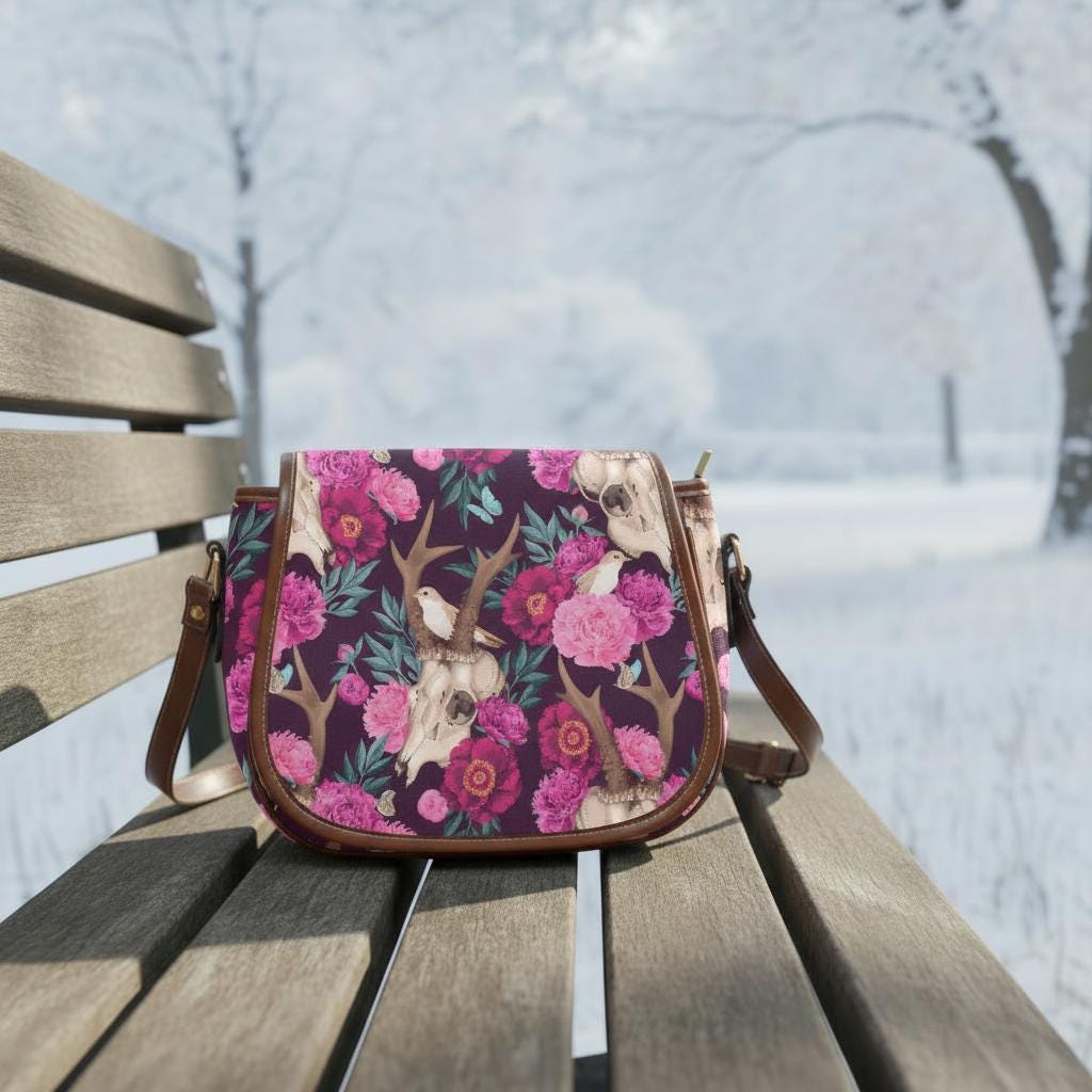 Bolso de montar con rosas y calavera de estilo dark academia – bandolera vintage