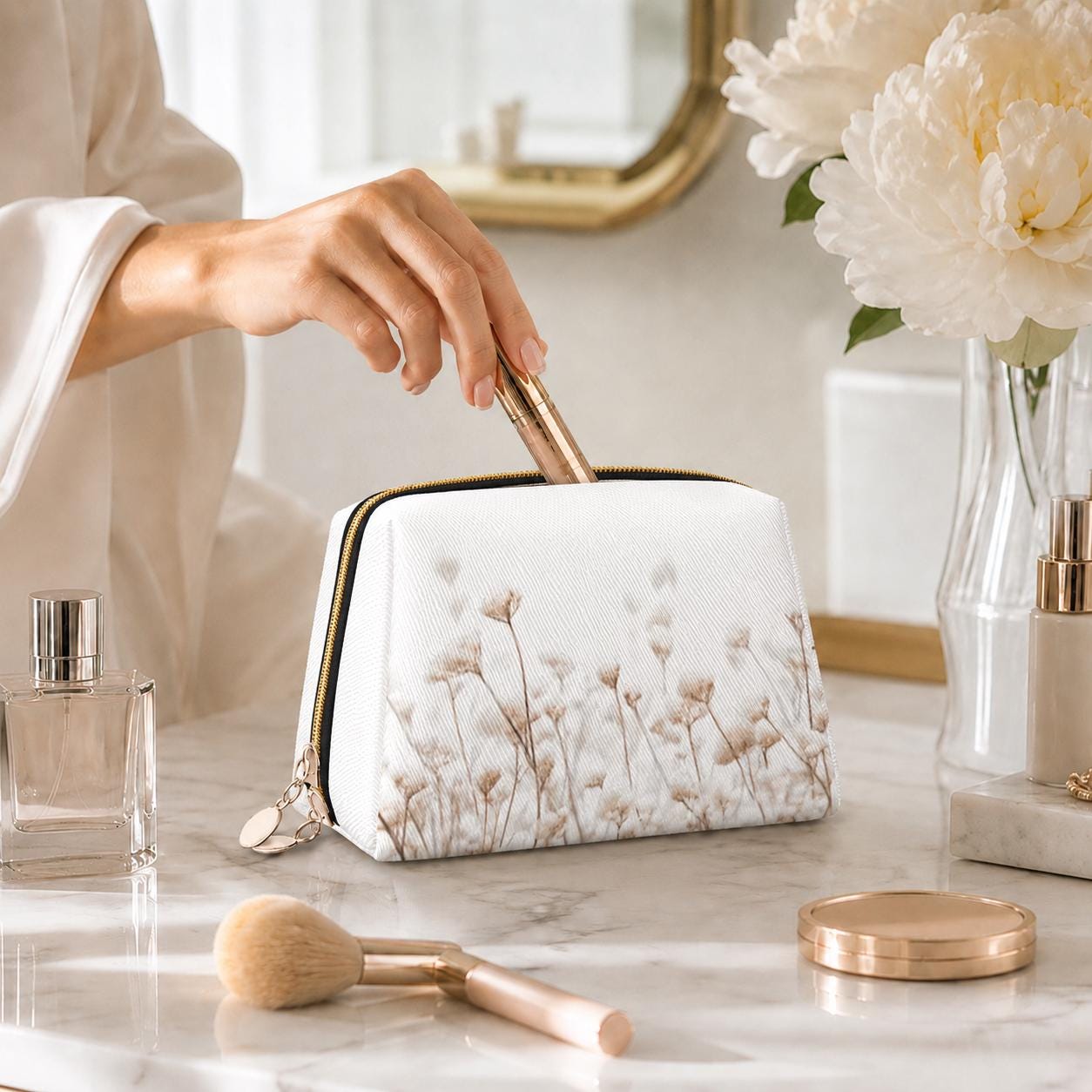 Delicate Flowers White Gold Makeup Bag – Floral Faux-Leather Travel Cosmetics Case
