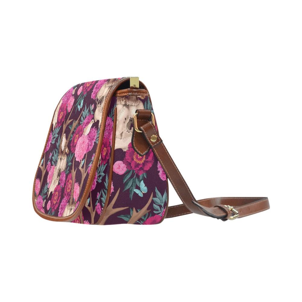 Bolso de montar con rosas y calavera de estilo dark academia – bandolera vintage