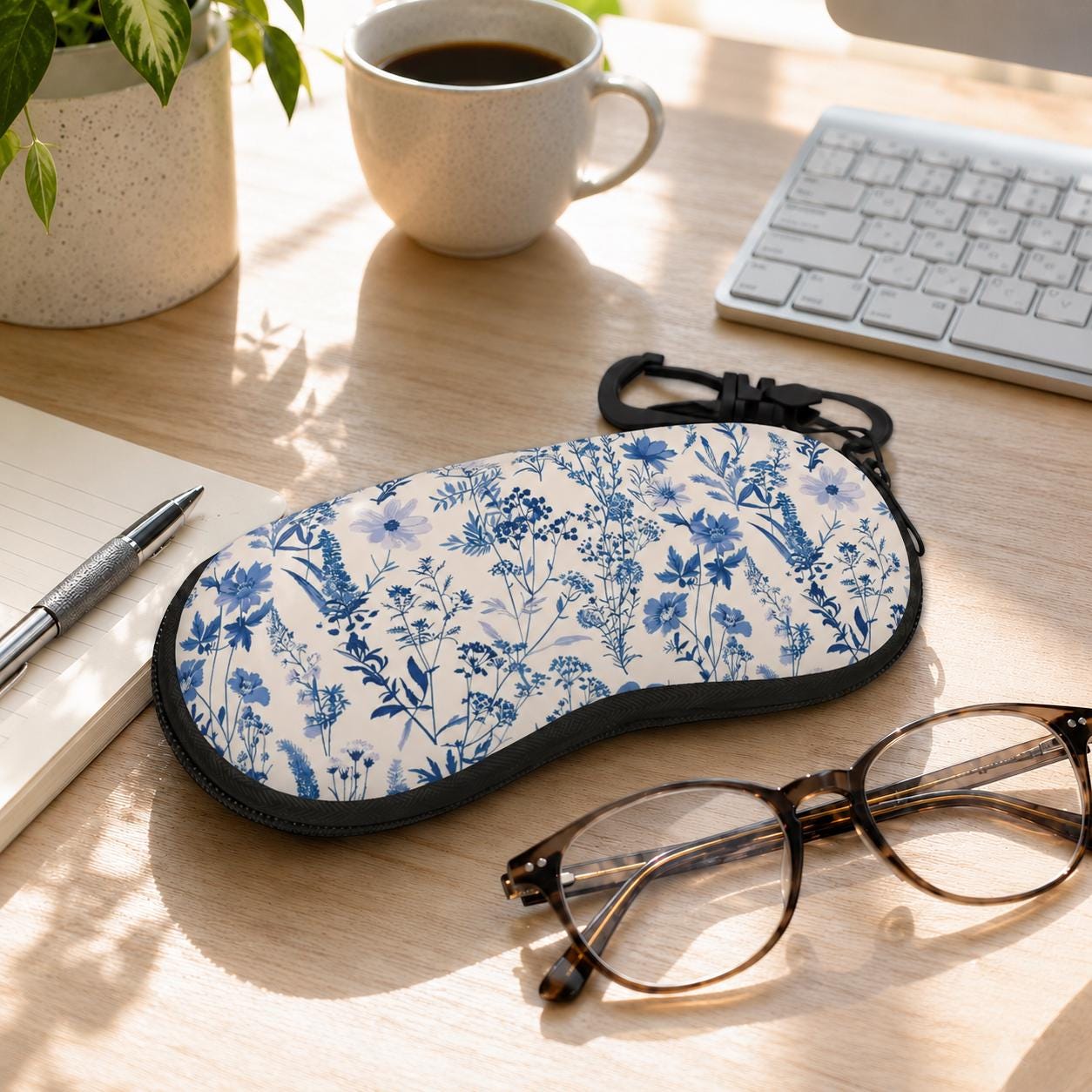 Toile de Jouy Eyeglasses Soft Case – French Vintage Sunglasses Zipper Pouch